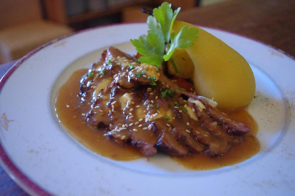 Logis-Hotel Restaurant Auberge Les Vallees Du Perche Vichères Eksteriør bilde