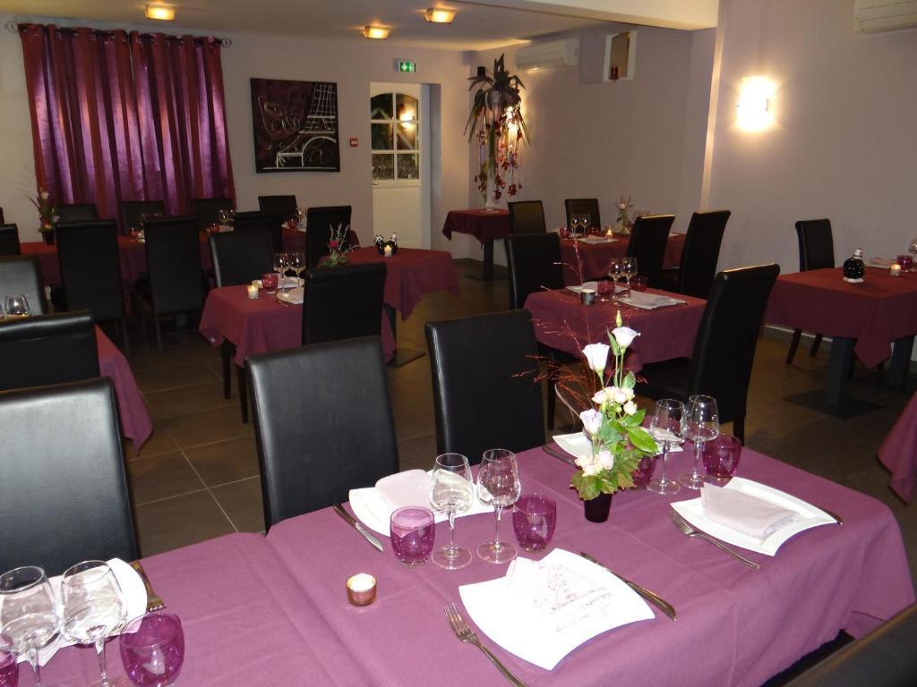 Logis-Hotel Restaurant Auberge Les Vallees Du Perche Vichères Eksteriør bilde