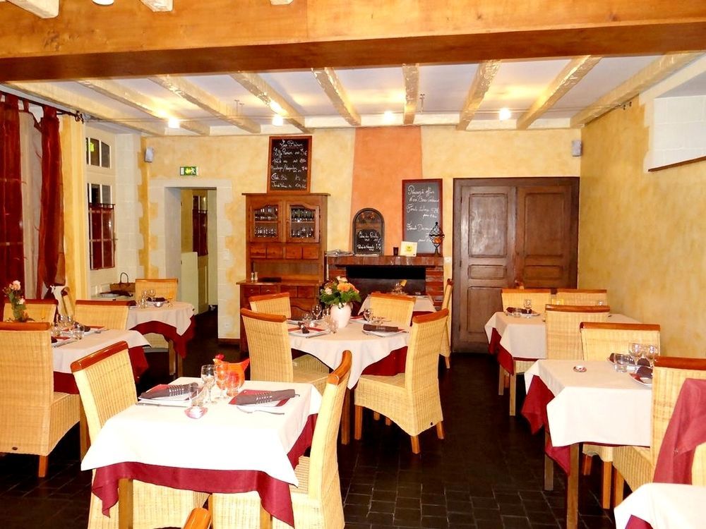 Logis-Hotel Restaurant Auberge Les Vallees Du Perche Vichères Eksteriør bilde