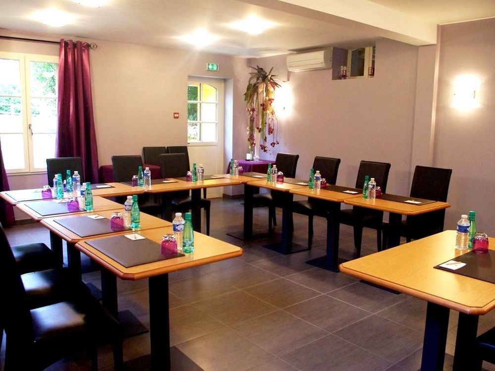 Logis-Hotel Restaurant Auberge Les Vallees Du Perche Vichères Eksteriør bilde
